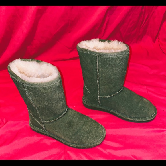 olive green bearpaw boots